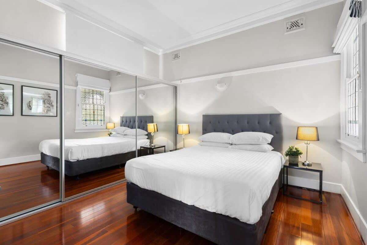 Huge Harbour View Apartment In Historic Home Sydney Exterior photo
